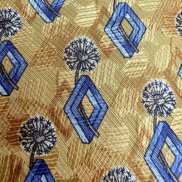 Ermenegildo Zegna 100% Silk Yellow Gold & Blue Diamond Shapes w/ Dandelions Tie - Picture 4 of 12